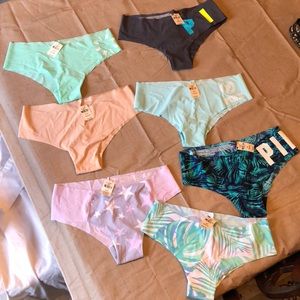 NWT Victory's Secret low rise no-show cheekster